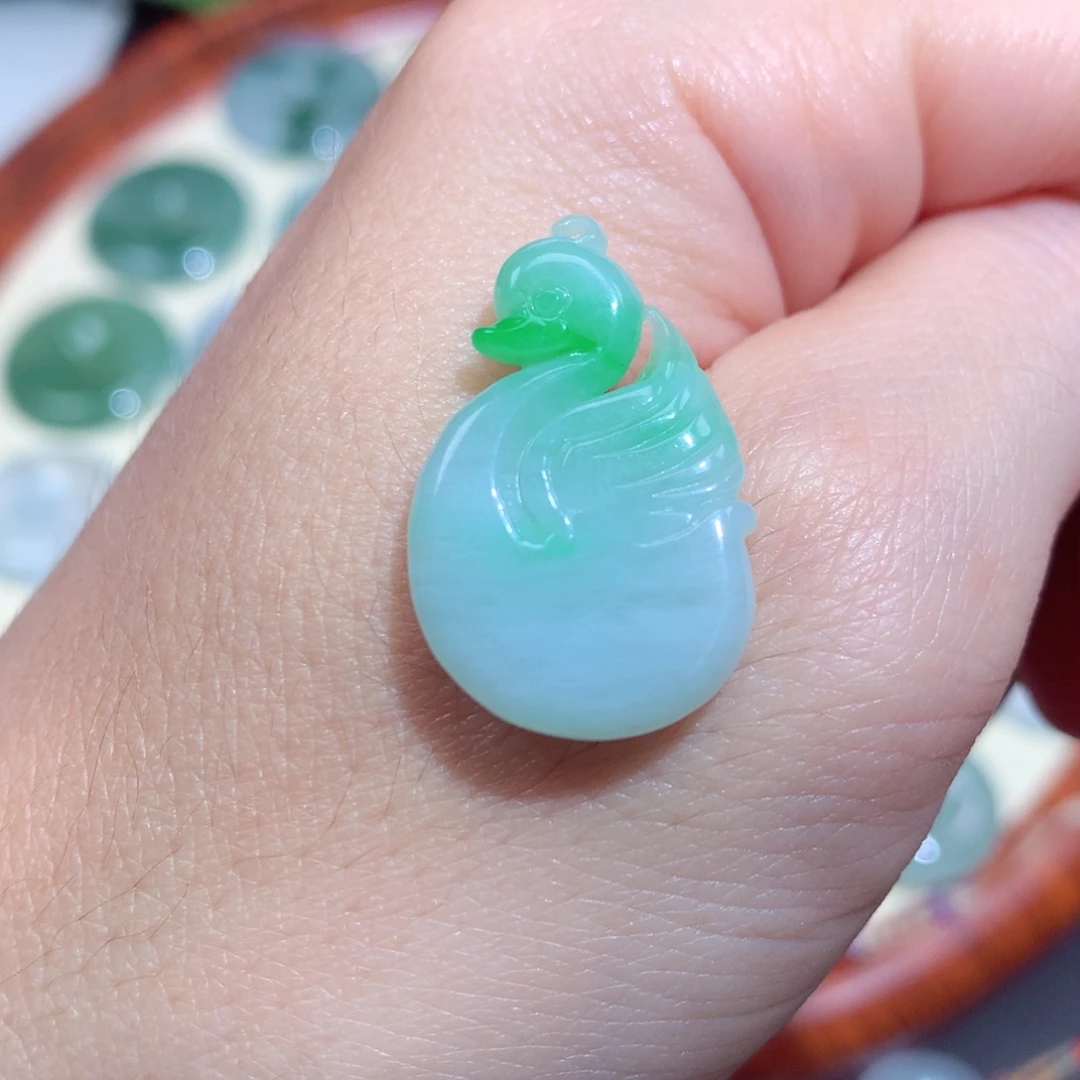 翡翠未镶嵌颈饰翡翠吊坠