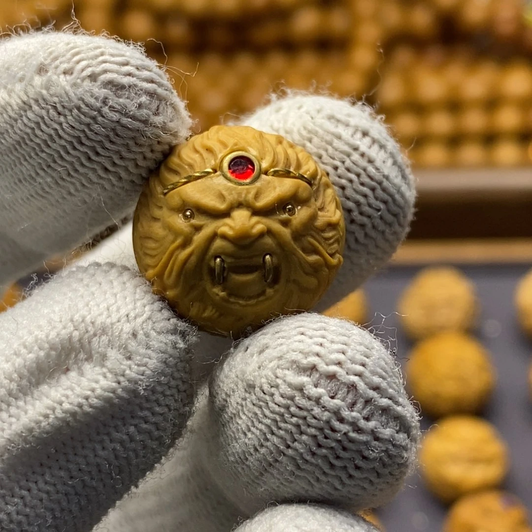 猴头核桃吊坠单颗镶嵌双面悟空