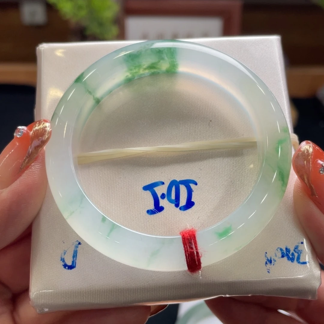 翡翠手镯未镶嵌翡翠50.5正圈