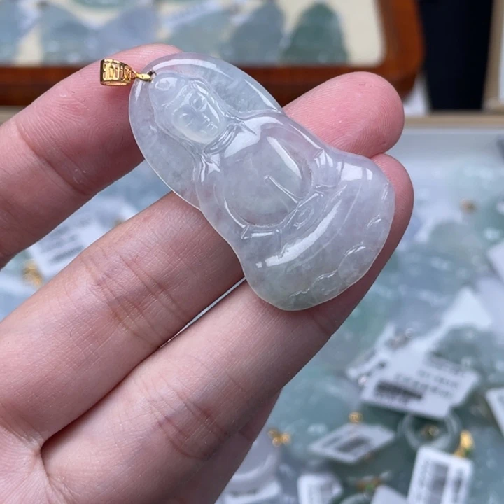 翡翠18K金镶嵌颈饰米*观音