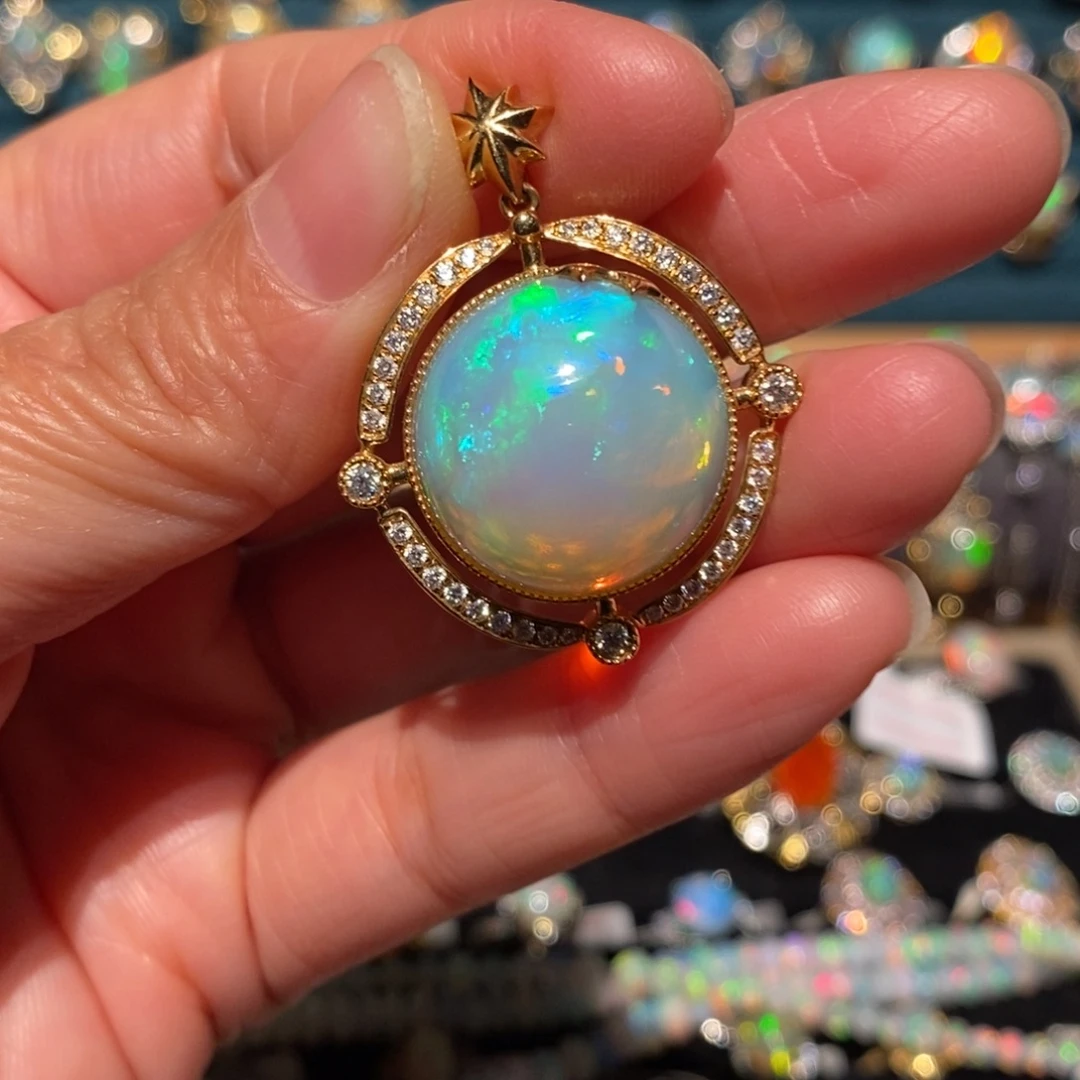 欧泊18K金镶嵌吊坠