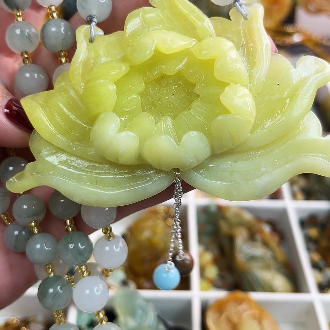 蛇纹石玉颈饰未镶嵌