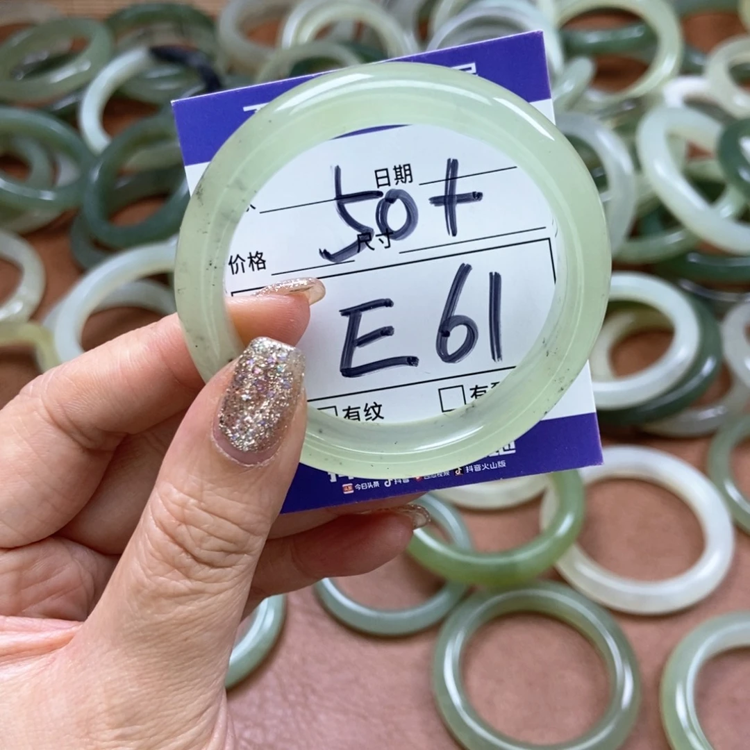 岫玉手镯手镯未镶嵌