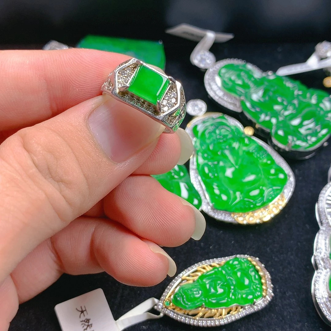 翡翠银S925镶嵌颈饰翡翠