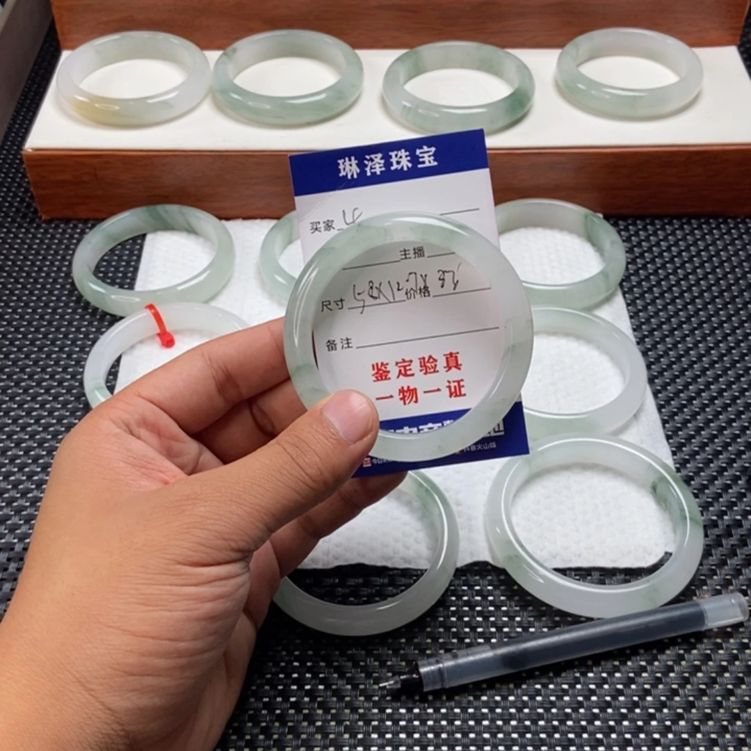 C***C石英质玉未镶嵌手镯4