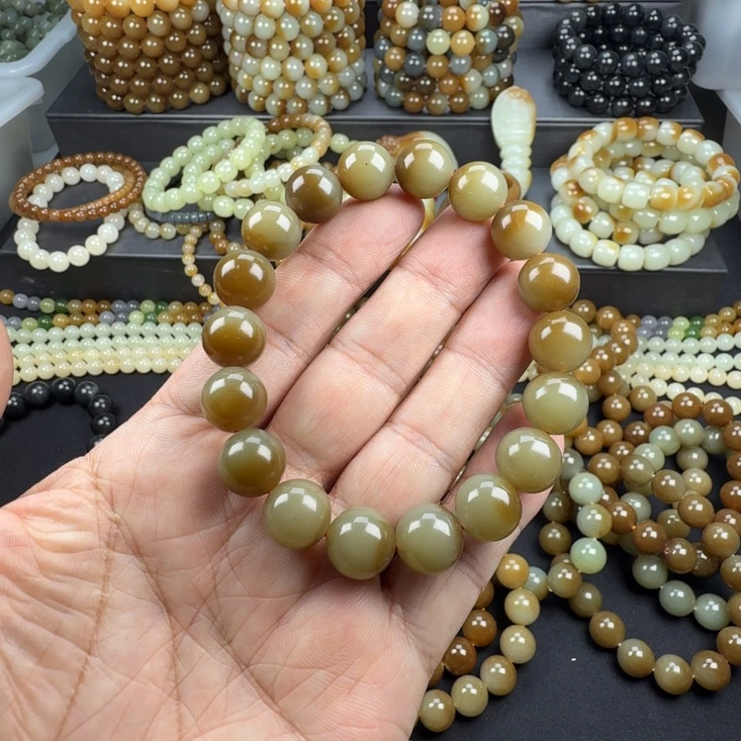 张***和田玉未镶嵌手链