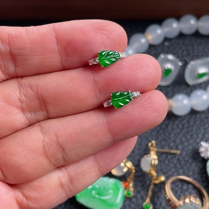 翡翠18K金镶嵌耳饰绿树叶