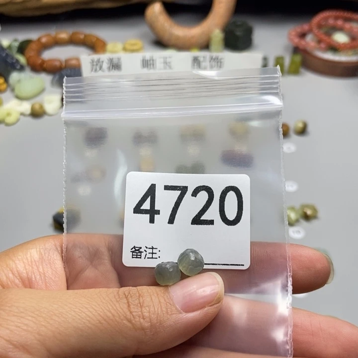戒***心未镶嵌蛇纹石玉颈饰