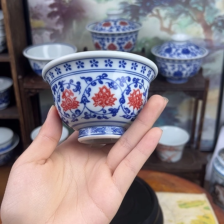摆件缠枝莲釉里红压手