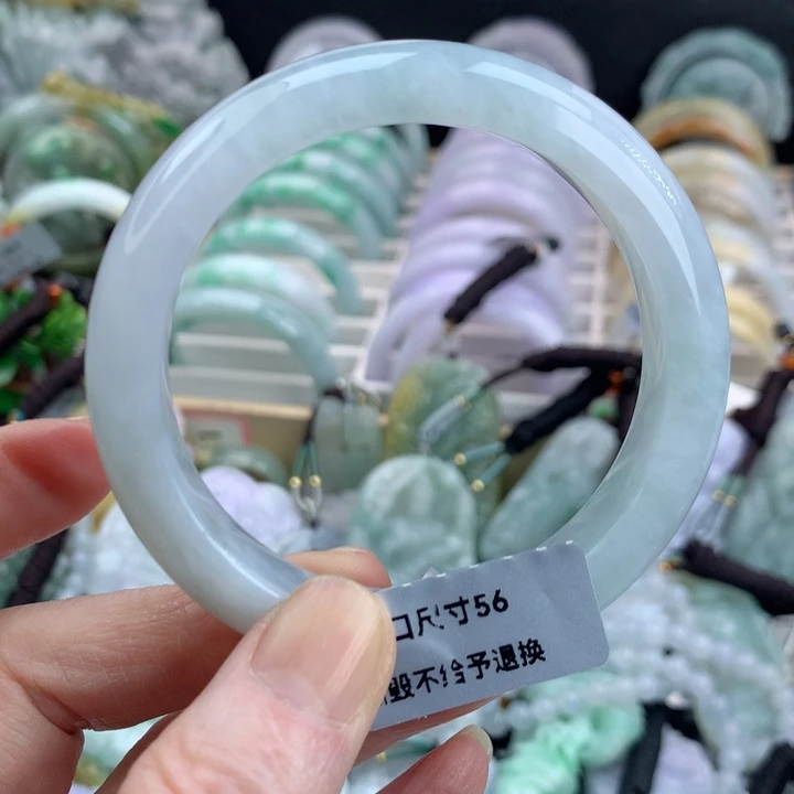 翡翠手镯未镶嵌格*茂吊坠