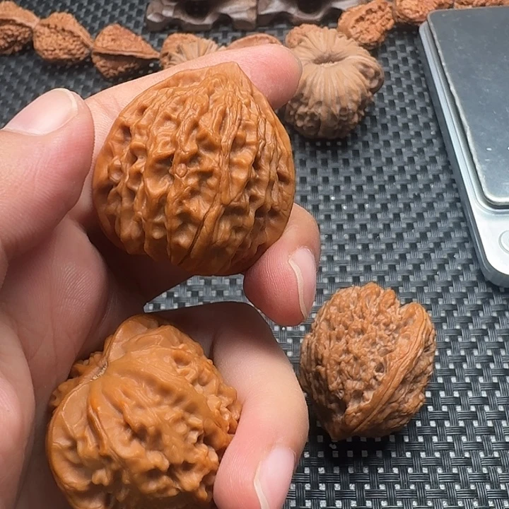 k***n吊坠文玩核桃金牛