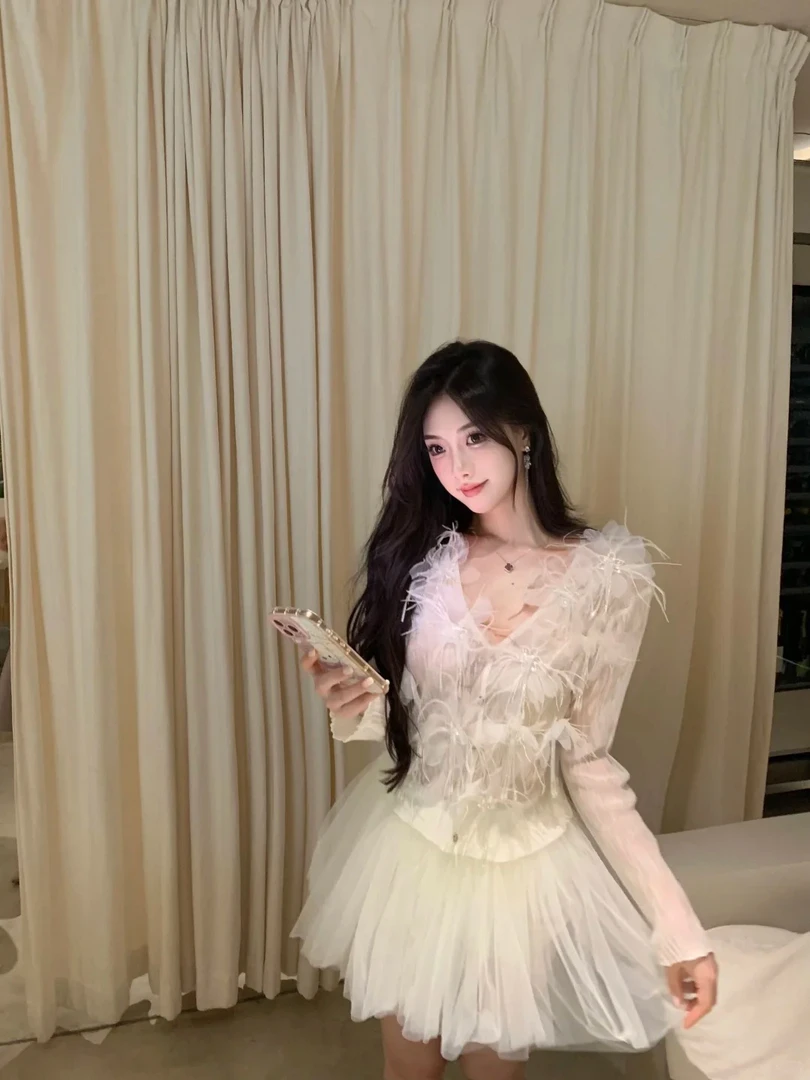 高级感气质V领重工立体花针织开衫女2025新款网纱半身裙两件套女