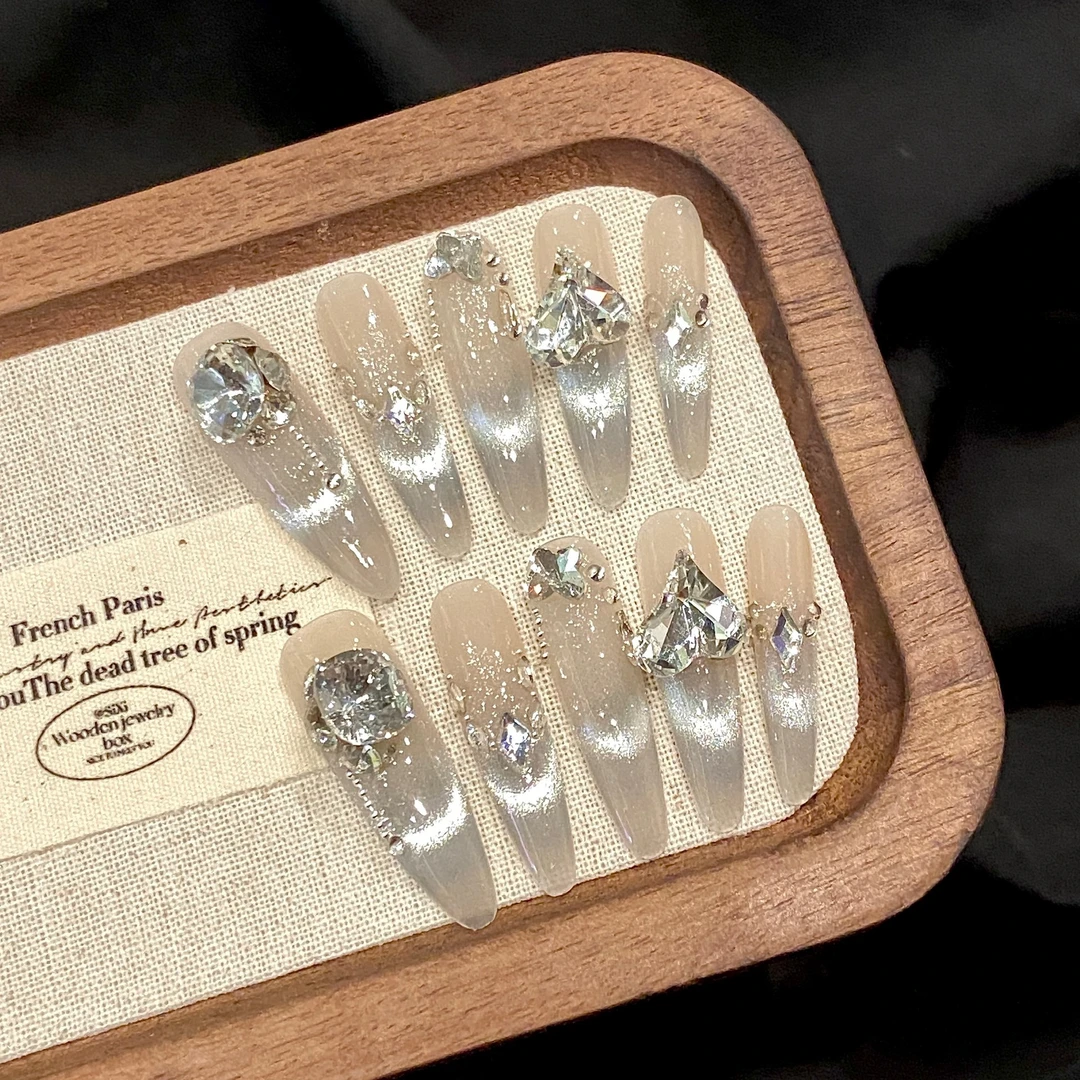 【雾光心晨】2569重工璀璨爱心猫眼美甲轻奢歪心钻手工短甲穿戴甲