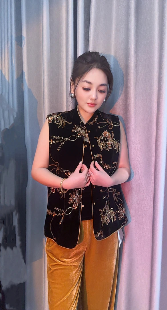 2025年秋装新款流行女装新中式丝绒马夹背心重工亮片刺绣装饰国风
