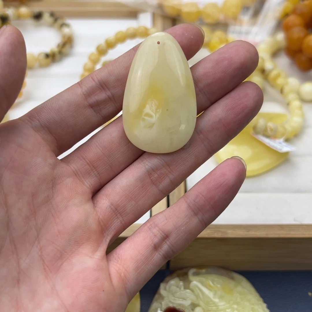 琥珀珠宝奇石未镶嵌