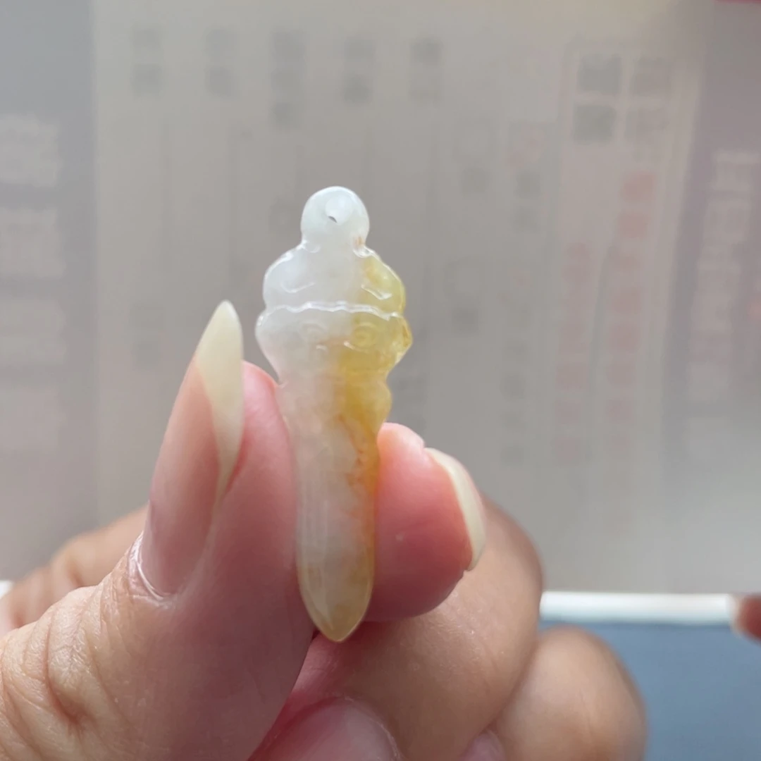 颈饰未镶嵌翡翠纹宝剑