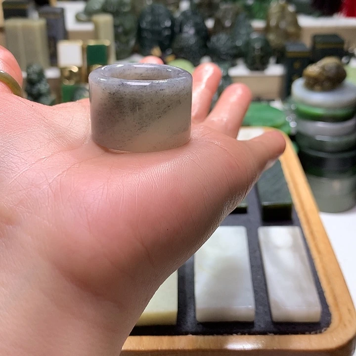 金***遥和田玉（糖玉）未镶嵌珠宝半成品