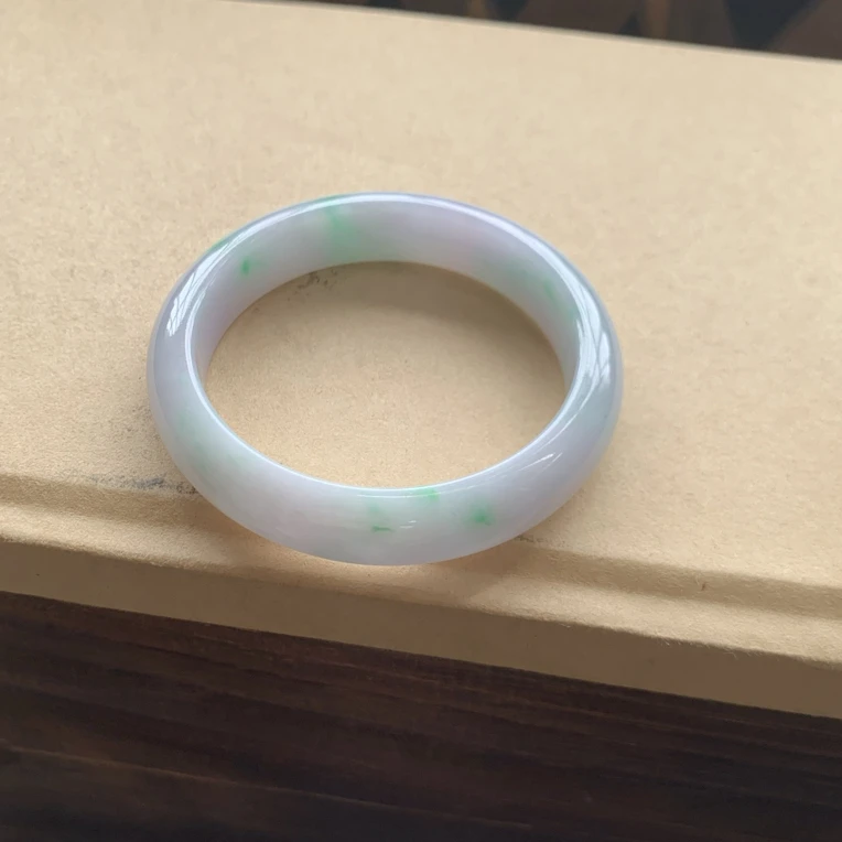 ，冰润糯化春彩手镯，特价3180圈口56.8-12.7-7.8，天然翡翠缅A小纹