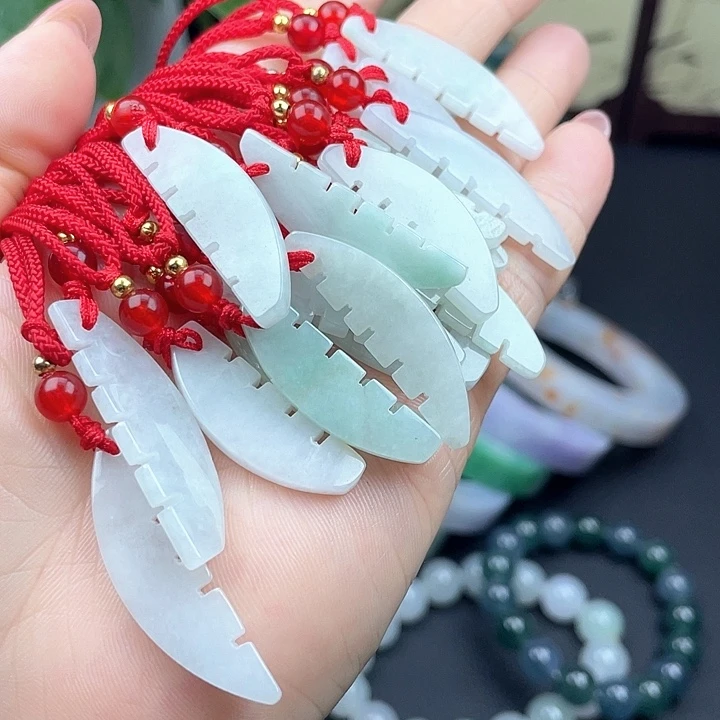 翡翠未镶嵌颈饰翡翠吊坠随机发一个