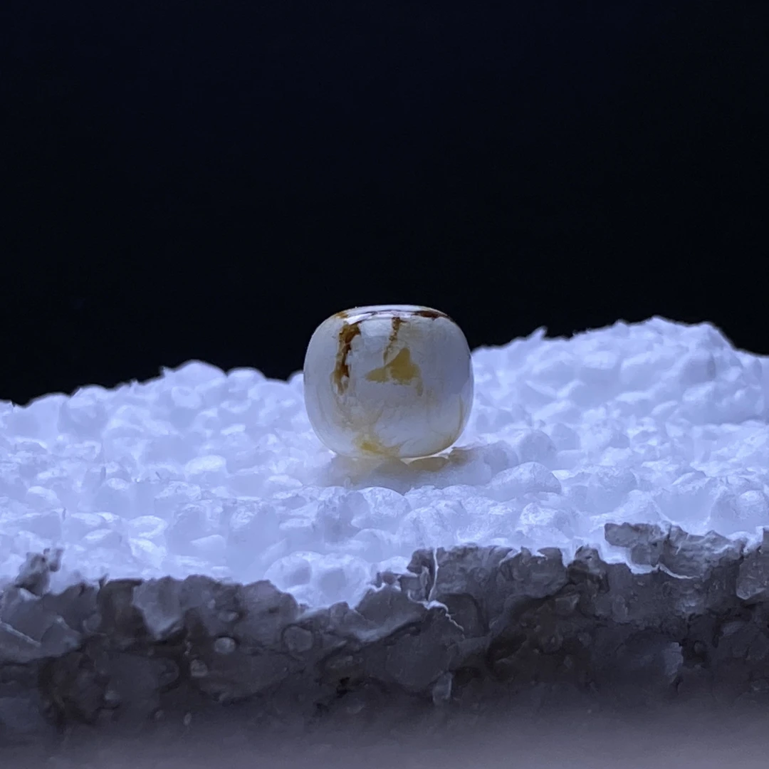 琥珀蜜蜡沁色妖花瓷白底老型珠11.8m