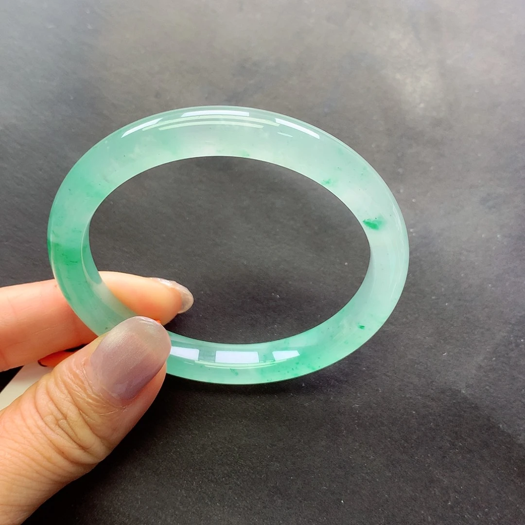 陈***羽石英质玉手镯未镶嵌