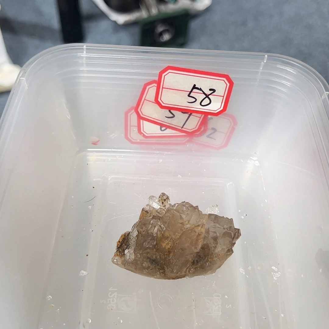 D***们未镶嵌珠宝半成品水晶