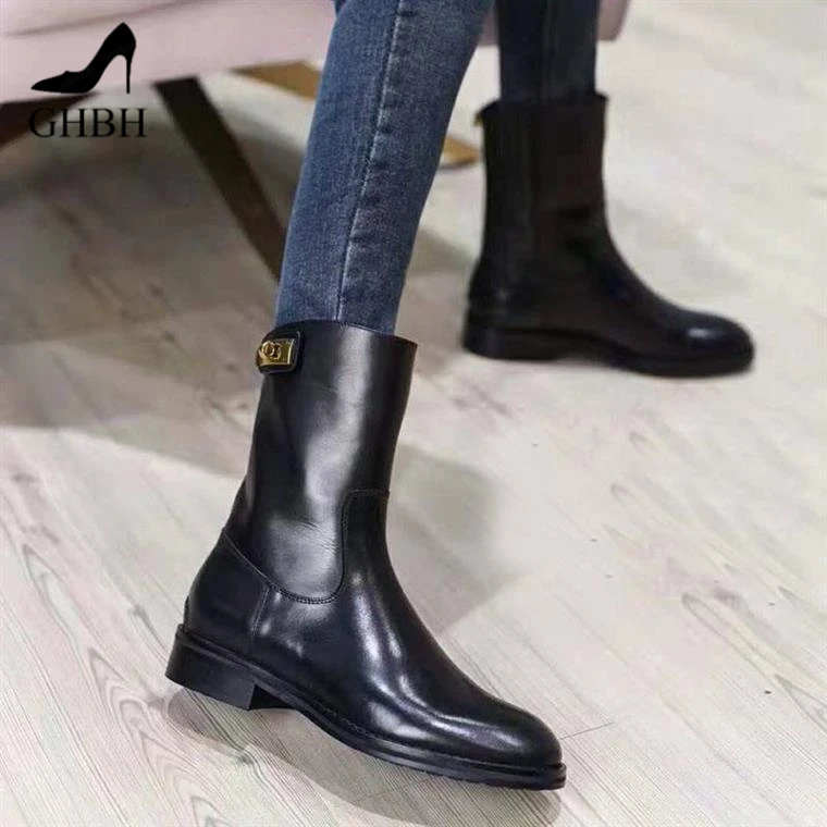 欧洲站女靴2025秋冬新款胎小众圆头粗跟马丁靴英伦机车短靴女欧货