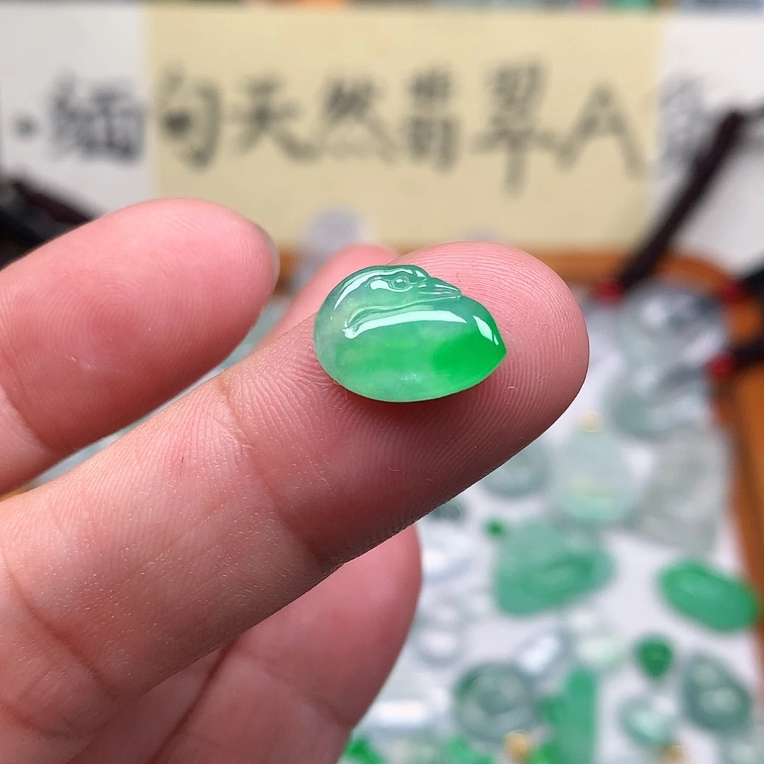 翡翠散珠缅甸天然A货翡翠阳绿天鹅