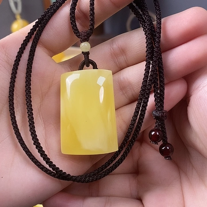 琥珀未镶嵌裸石无事牌