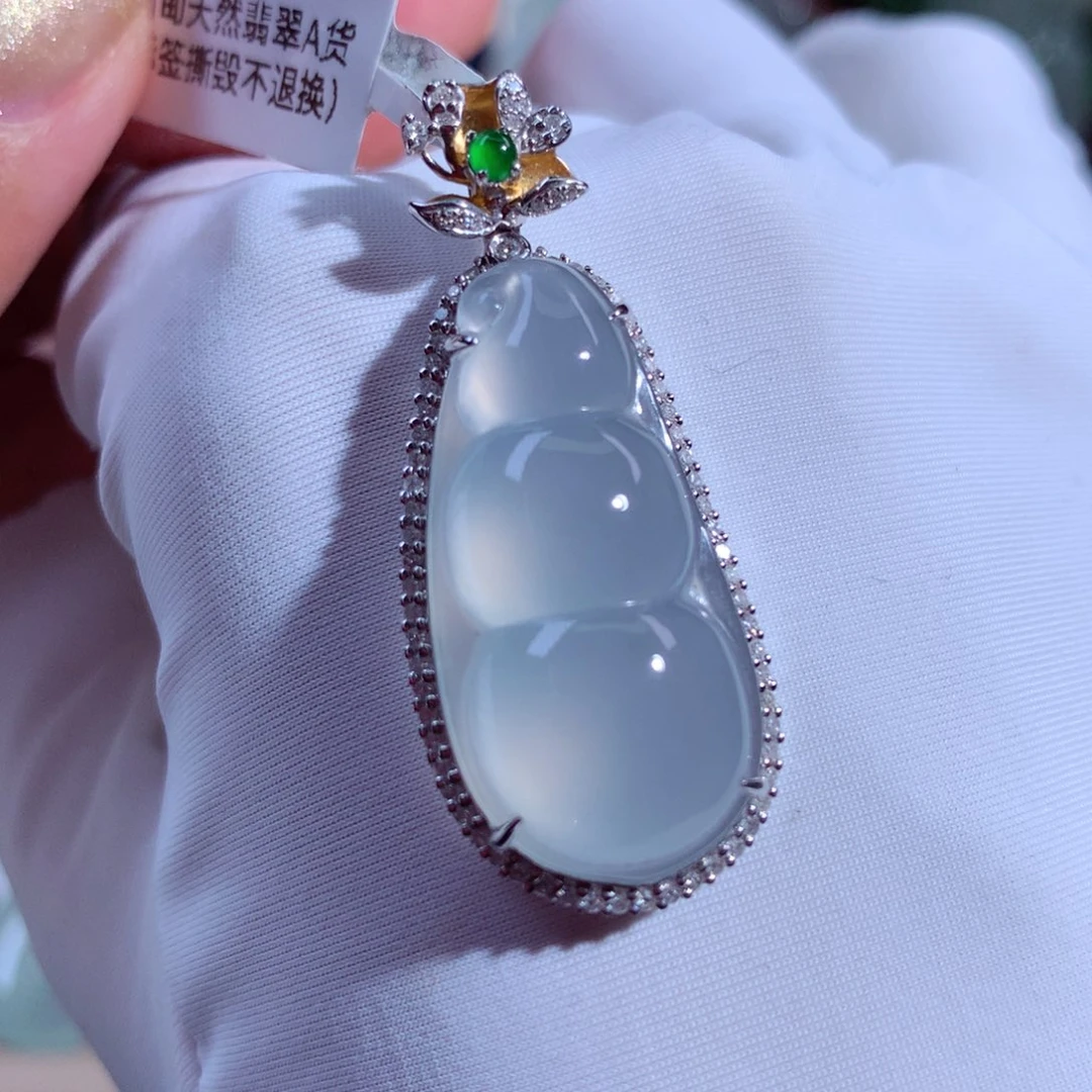 翡翠颈饰18K金镶嵌福豆