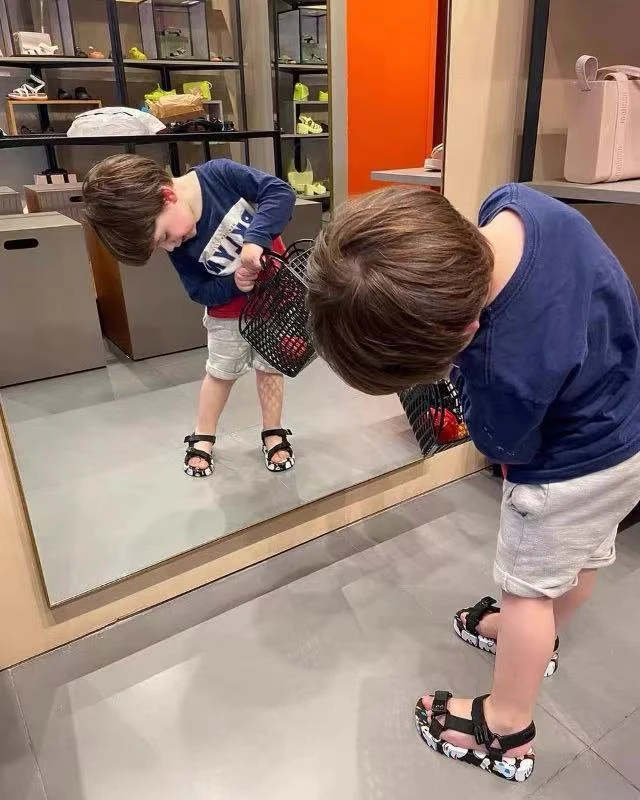 巴西品牌断码捡漏果冻香香童鞋  对应编码