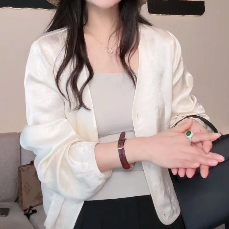 洋气百搭上衣见白色开衫时尚通用新款短外套休闲短款小香风爆款