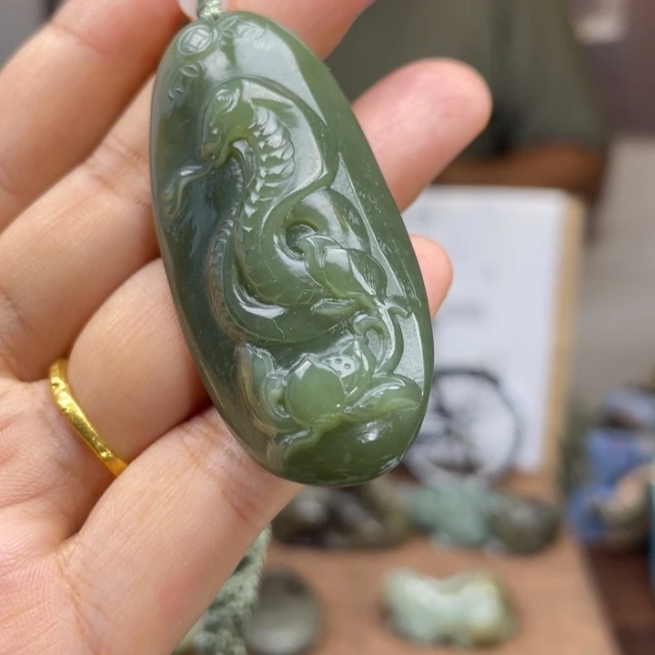 和田玉未镶嵌颈饰