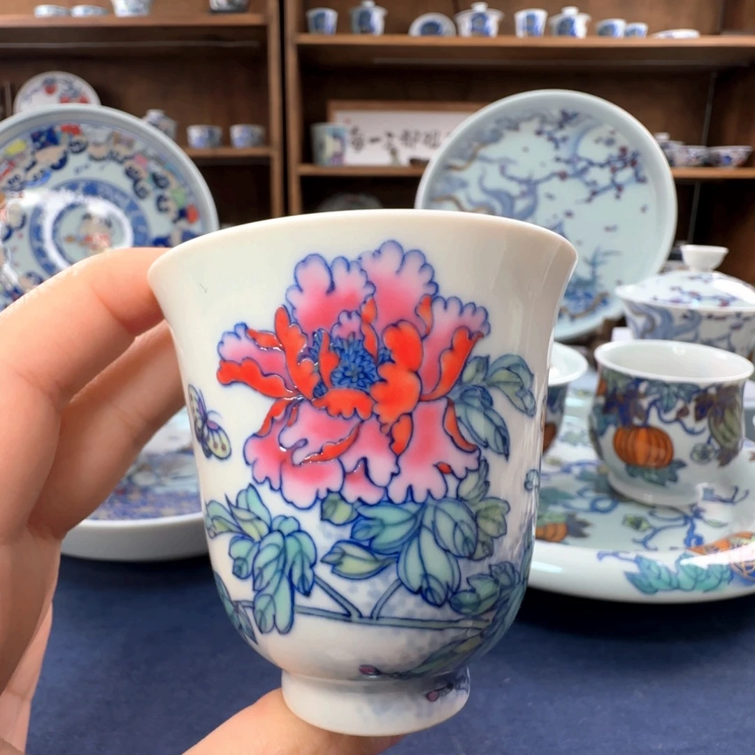 景德镇手绘青花斗彩牡丹杯