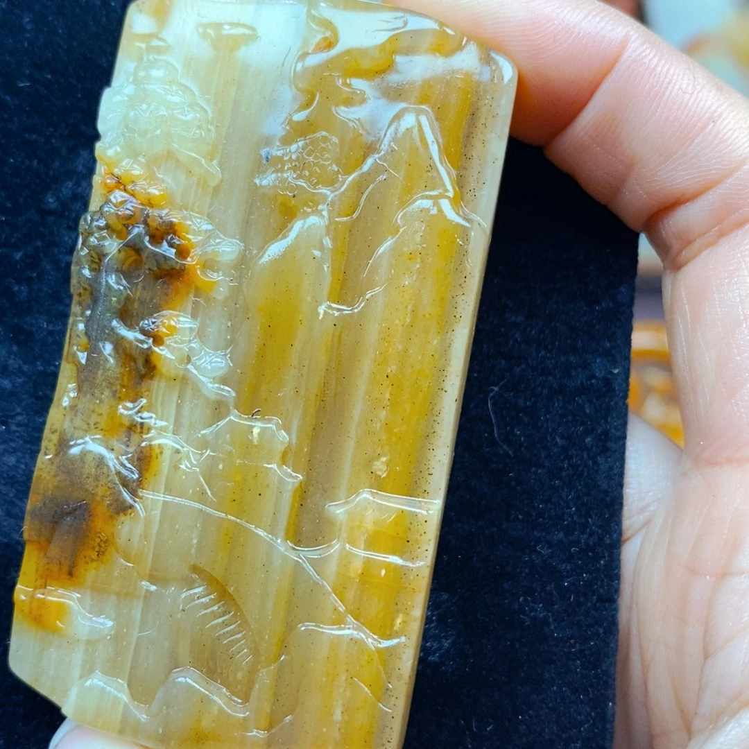 未镶嵌石英质玉（黄龙玉）颈饰