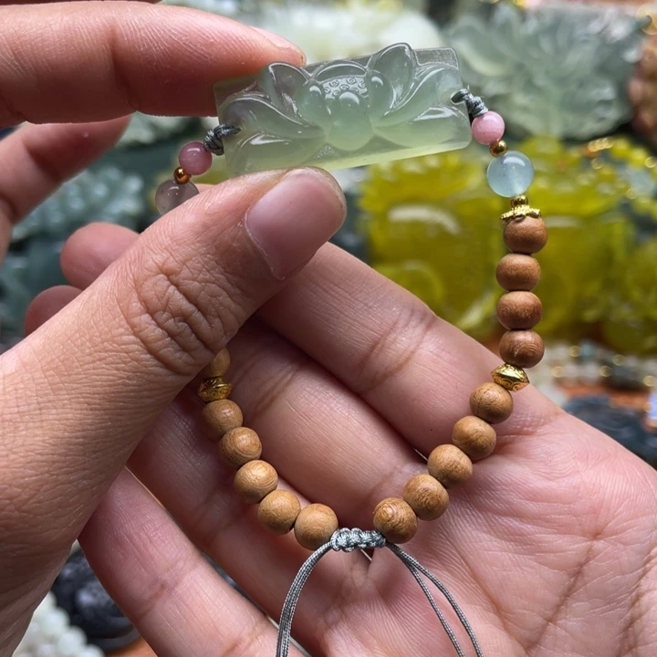 未镶嵌蛇纹石玉吊坠