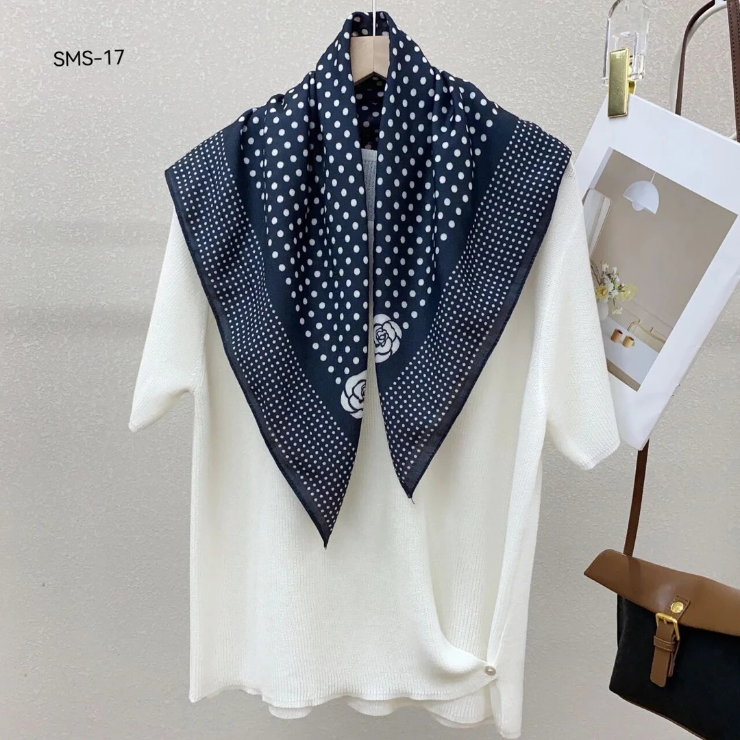 1384 丝绒棉70*70方巾双面小香风波点