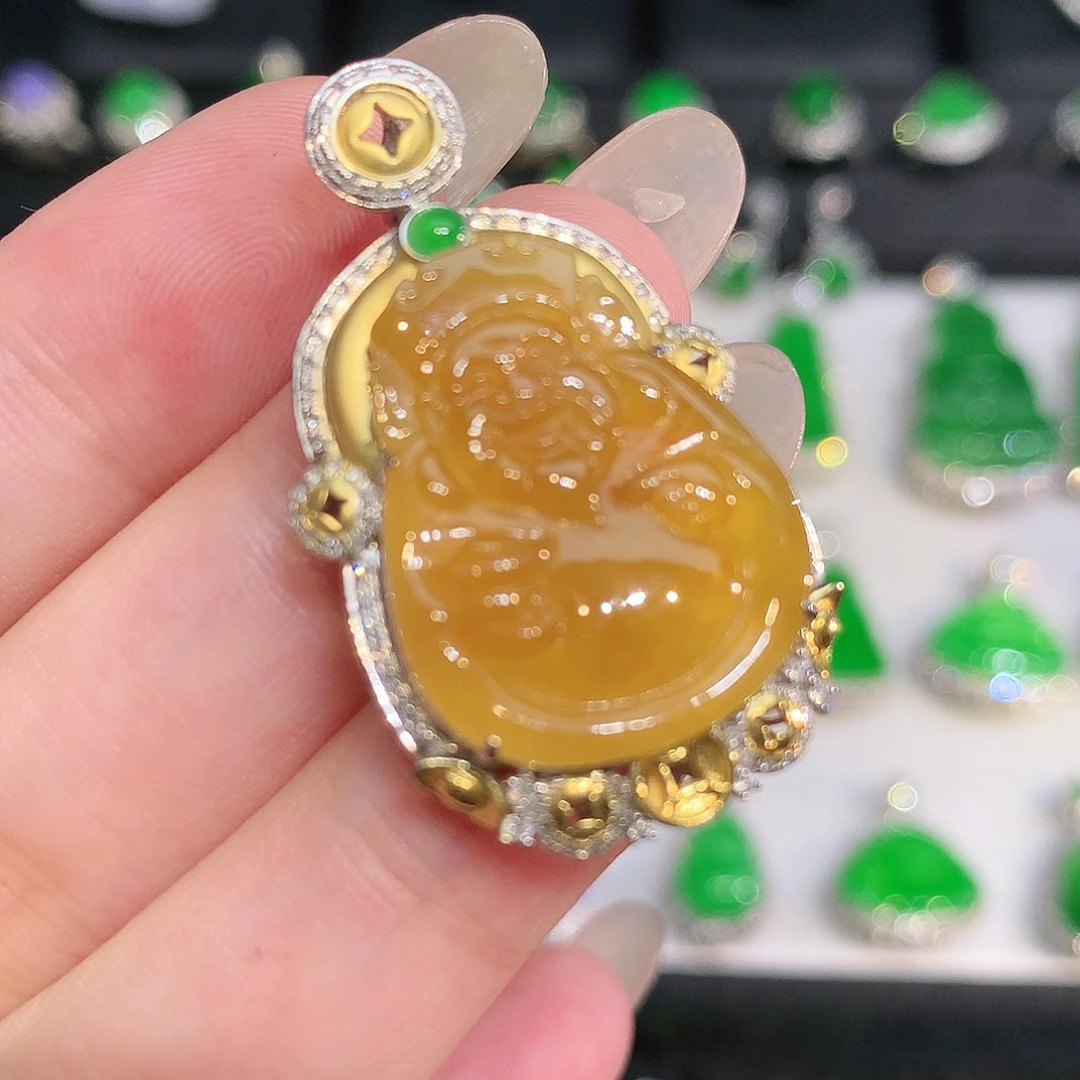 翡翠18K金镶嵌颈饰吊坠