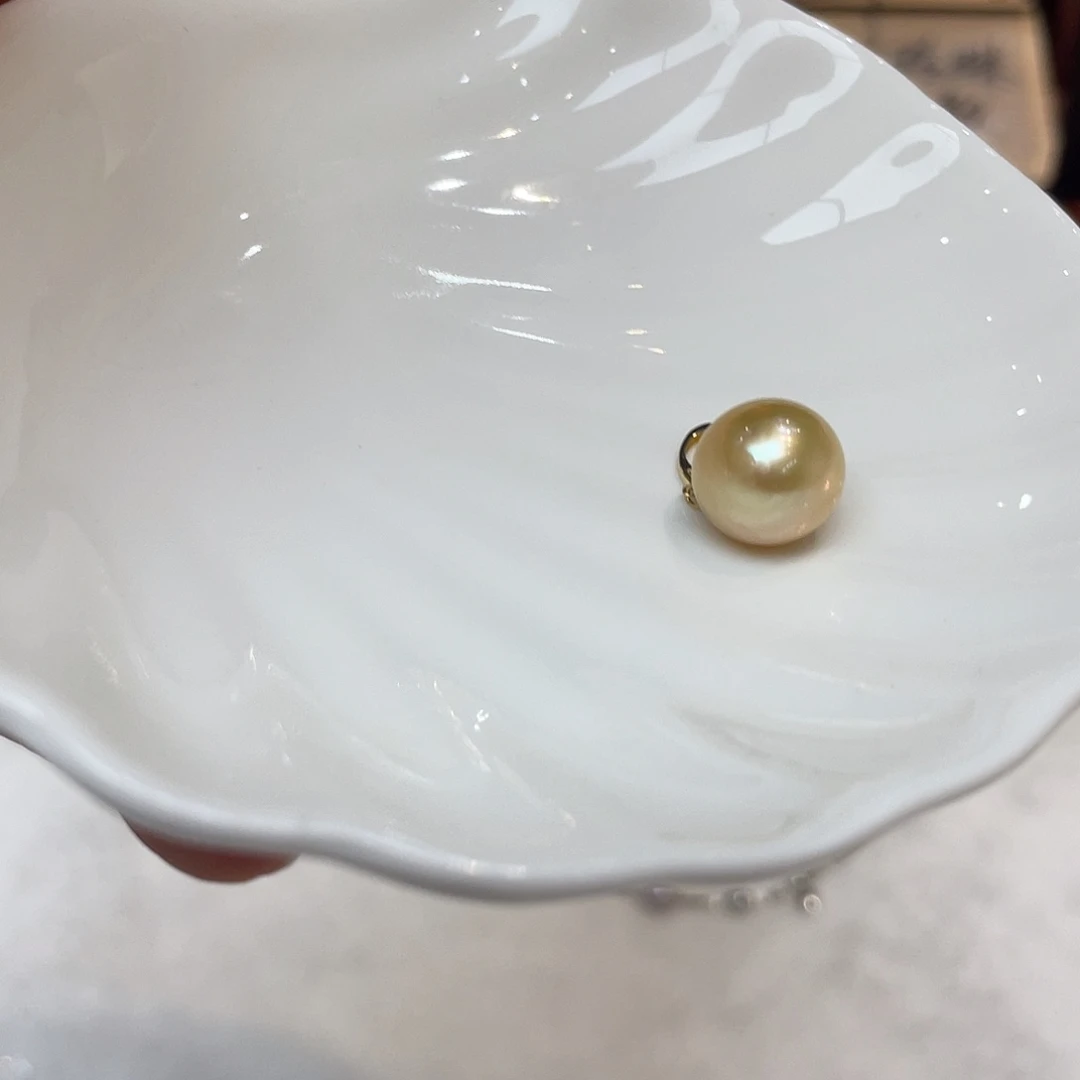 18K金镶嵌吊坠(不含链)海水珍珠