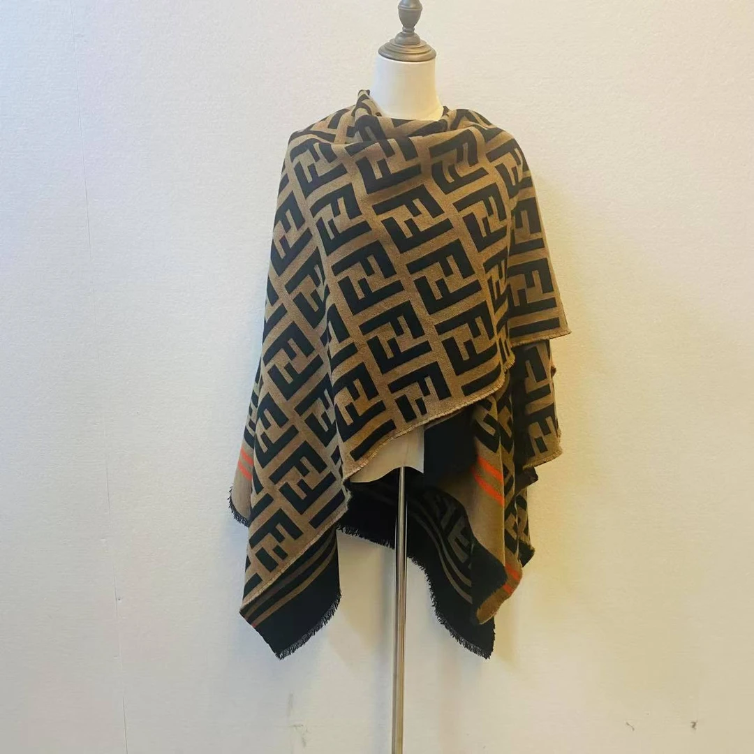 95新 FENDI/芬迪 海囤/芬迪披肩/ds5678