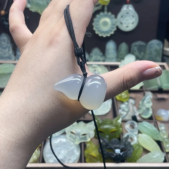 未镶嵌岫玉吊坠(赠链)