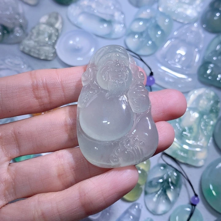 翡翠颈饰未镶嵌财神