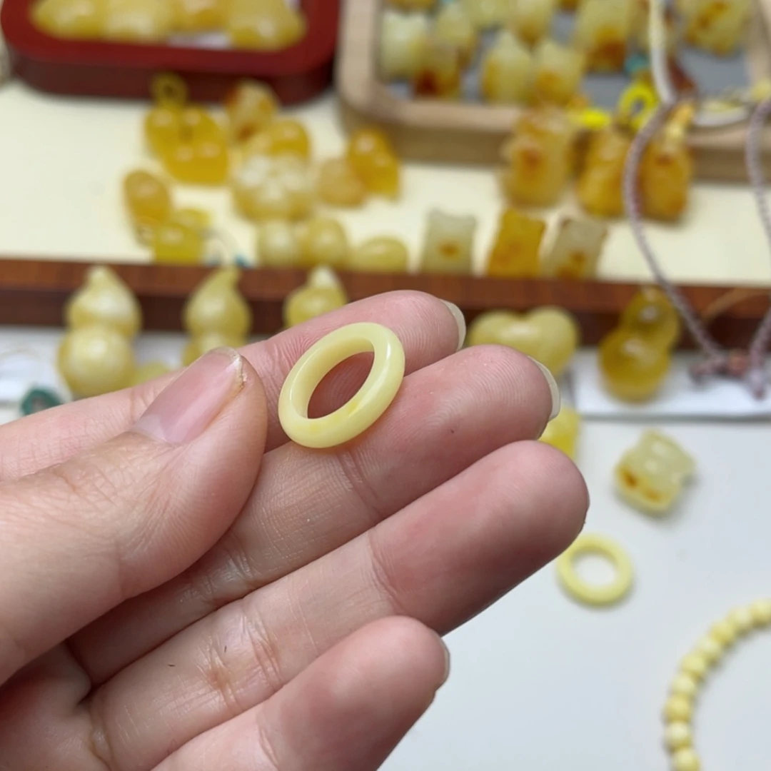 【闪购商品】蜜蜡裸石未镶嵌配饰