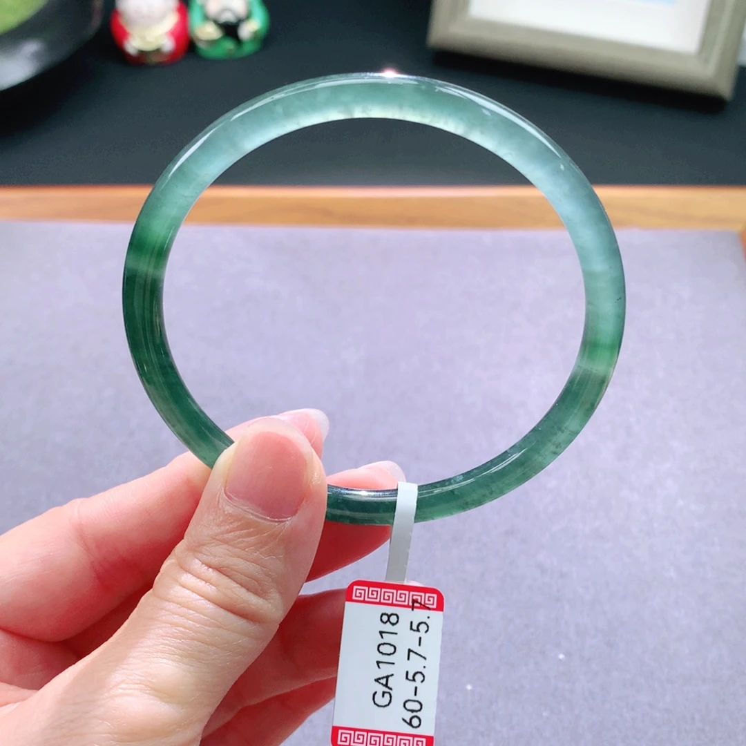 翡翠手镯未镶嵌天然翡翠手镯