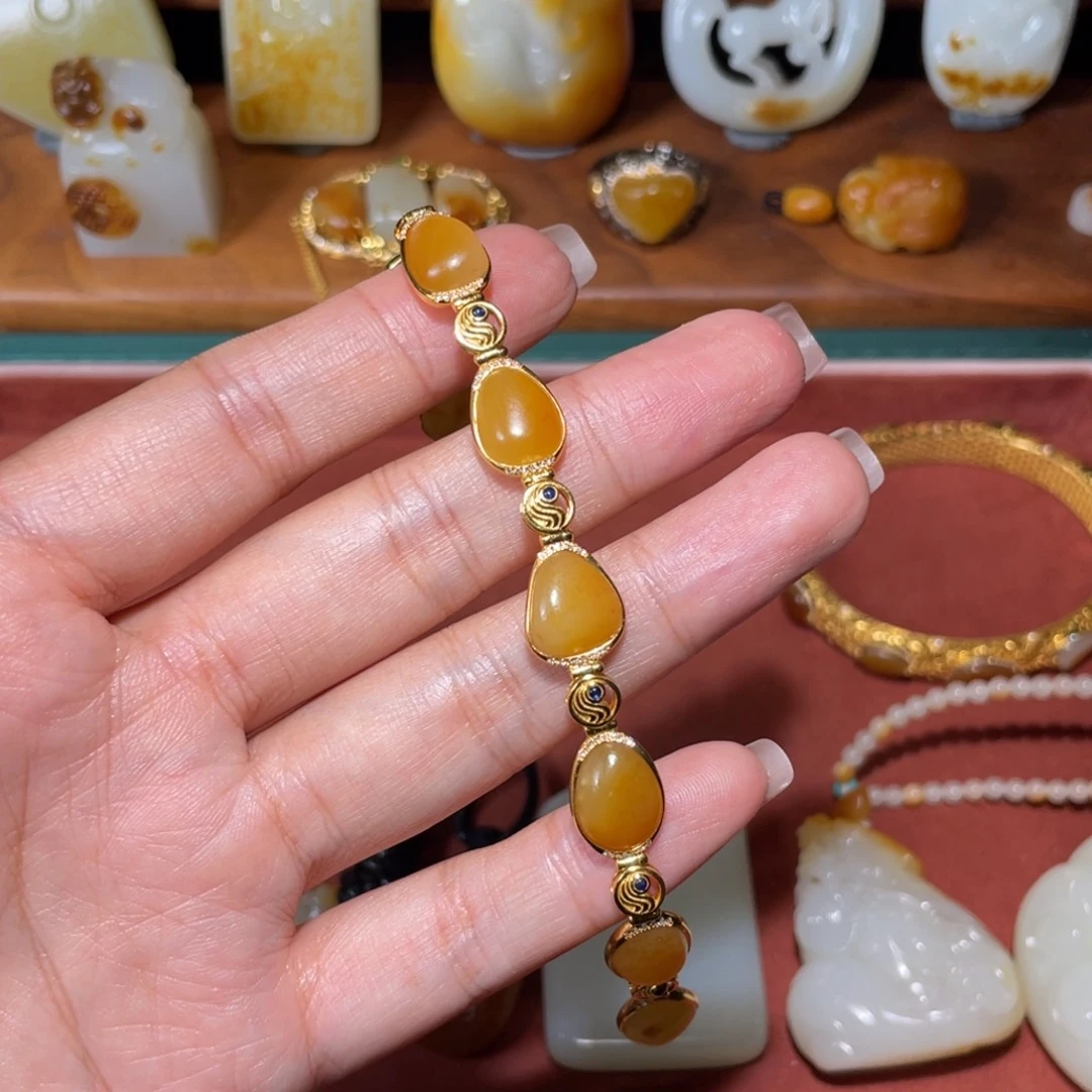 颈饰未镶嵌和田玉（糖玉）