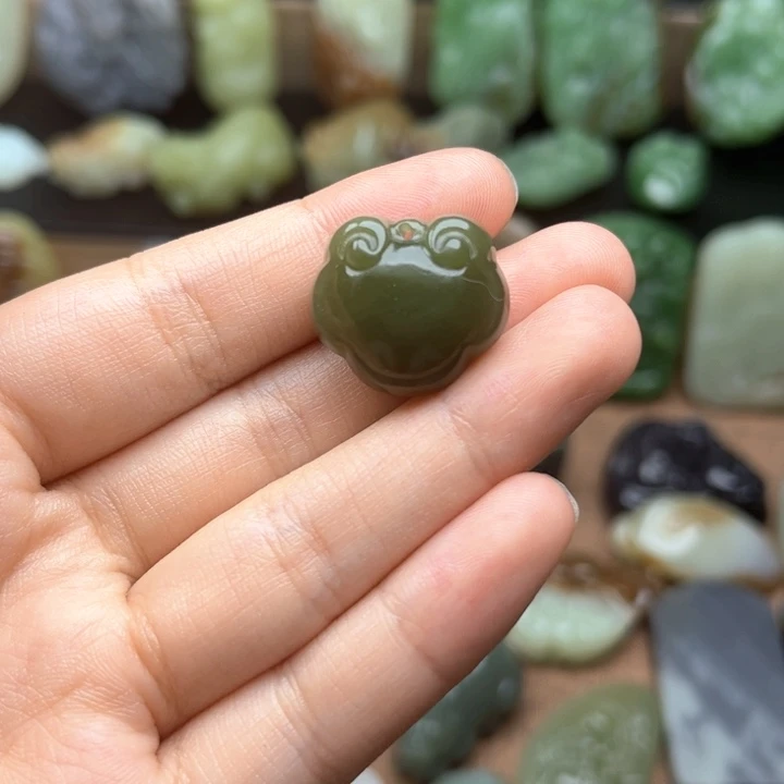 和田玉未镶嵌挂件