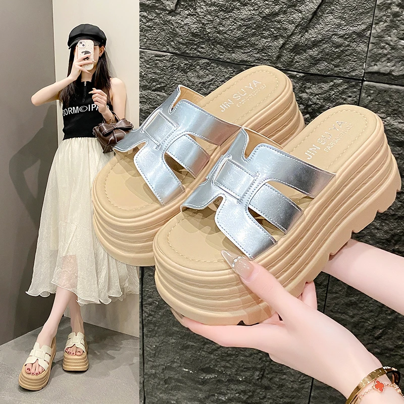 法式厚底银色凉拖鞋女夏外穿2025新款配裙子休闲踩屎感高跟一字拖