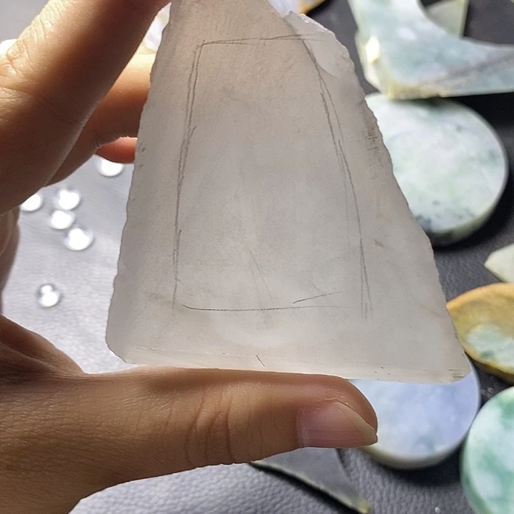 定制石英质玉（非洲翠）毛料