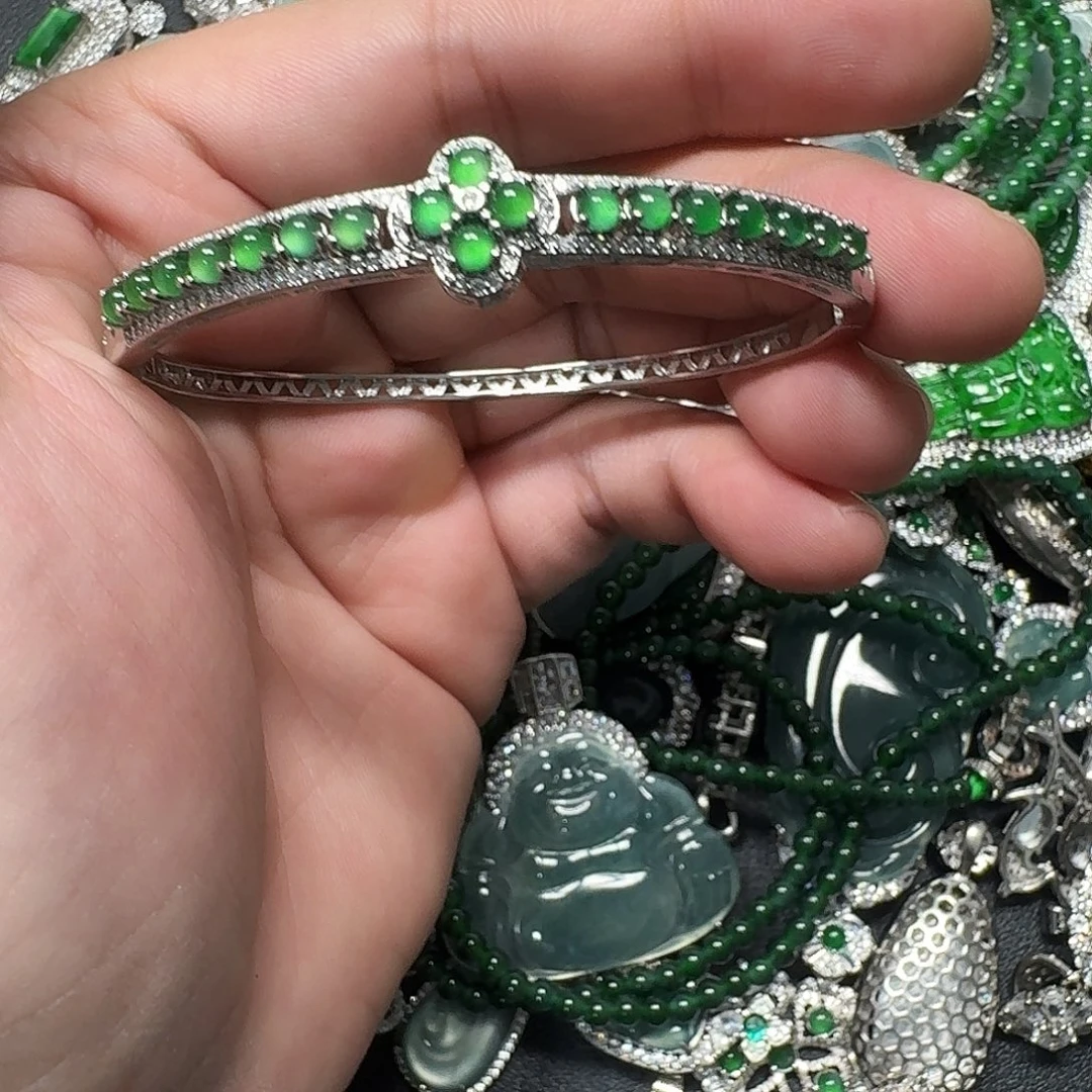 翡翠未镶嵌颈饰天然A货翡翠放漏