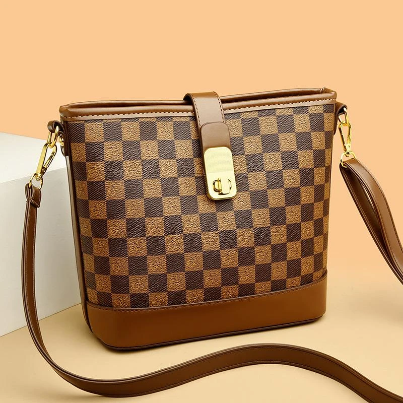 袋鼠真皮女包妈妈包通勤百搭水桶包2025新款时尚大容量单肩斜挎包